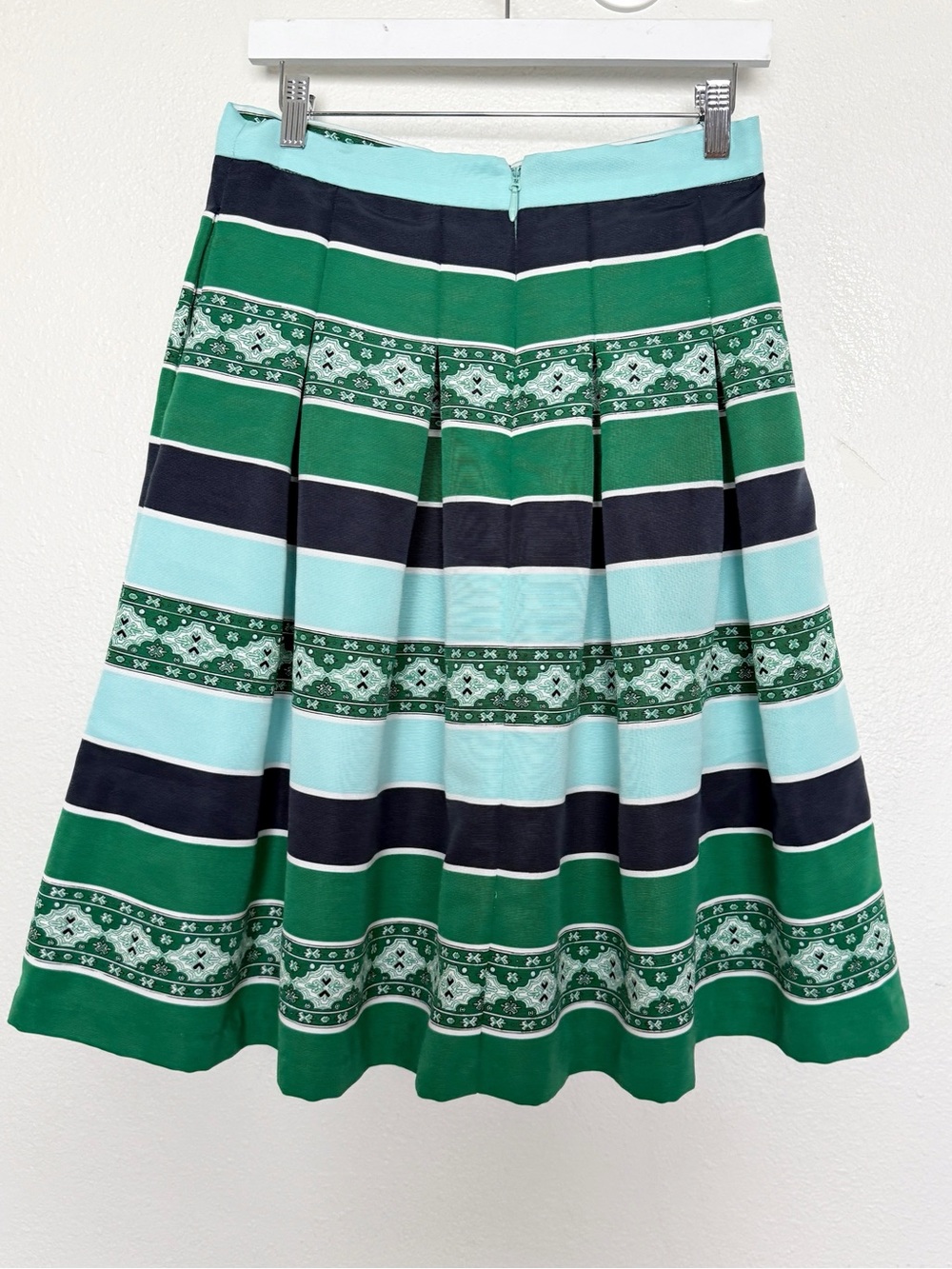 Eva Mendes NY&C Pleated Midi Skirt Geometric Stripe Green Blue Size 4 - Picture 2 of 8
